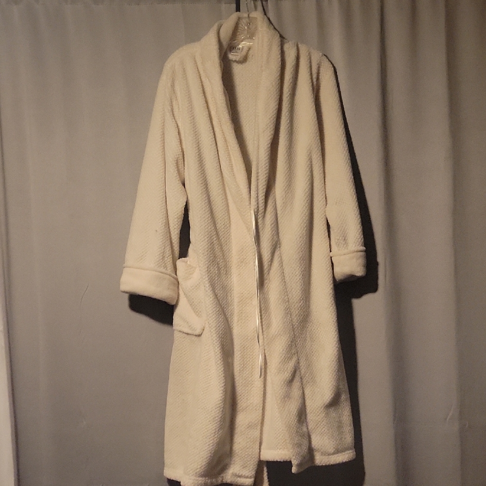 Ulta Beauty Plush Ivory Robe